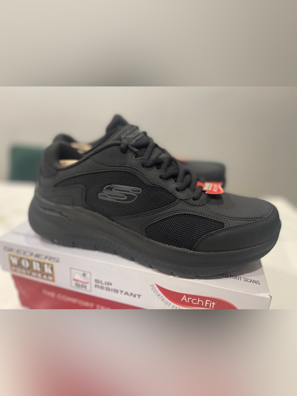 Skechersw Work: Arch Fit 2.0 Slip Resistant men size 10.5
